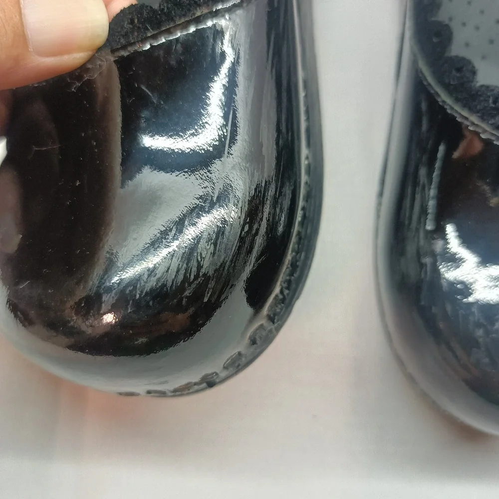 Dansko Kids Black Patent Leather Scalloped Mary Jane Clogs Shoes Size 34 US 3/4
